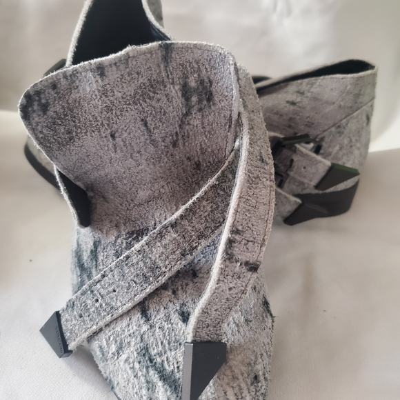 Shoes - Picture 16 of 16